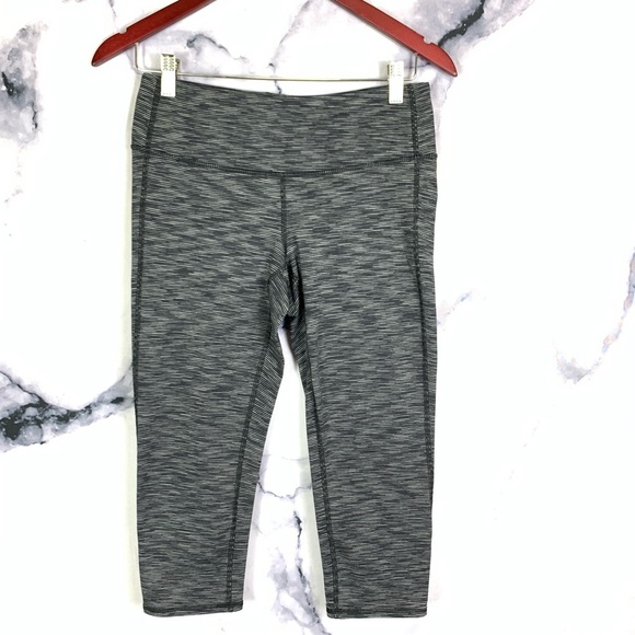 Athleta Energy Chaturanga Capri Crop Legging - Picture 5 of 8